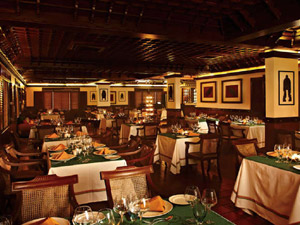 Luxury Dining - Vembanad